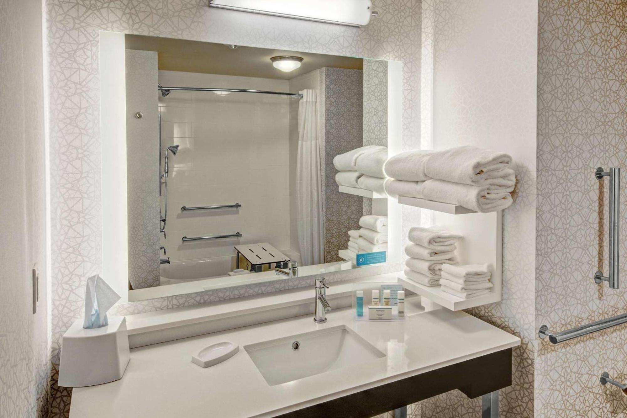 Hampton Airport Hotel