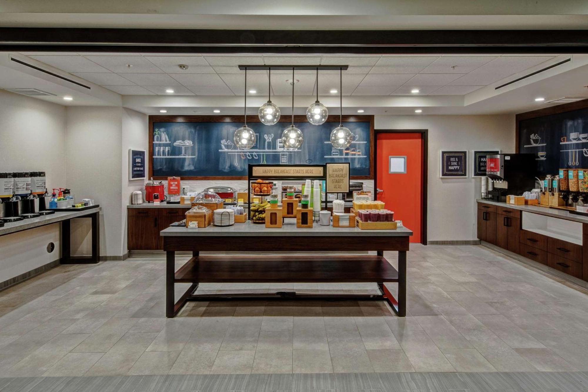 Hampton Airport 3*