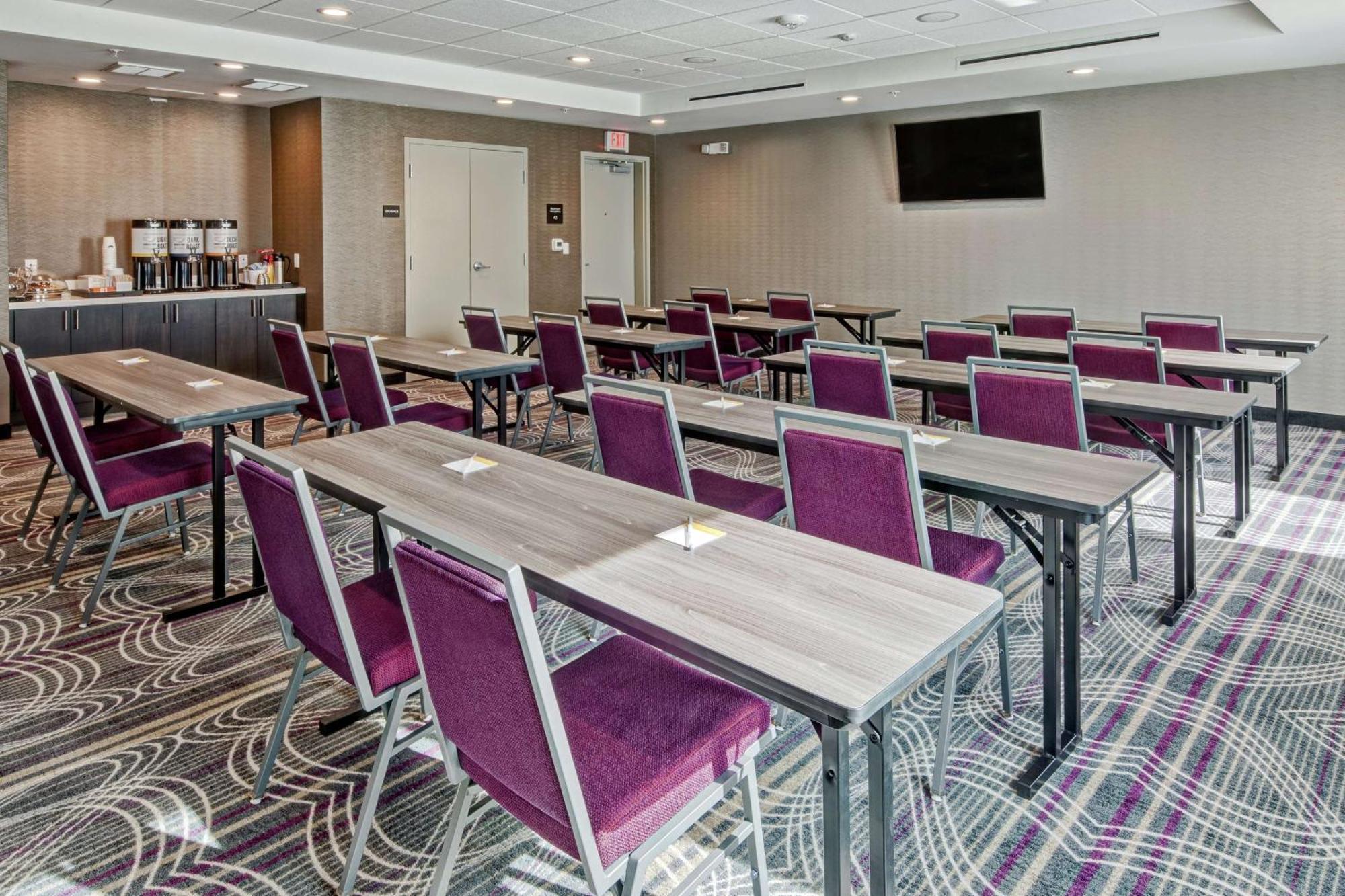 Hampton Airport 3* Fresno